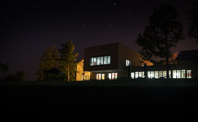 noční fotografie budovy.jpg